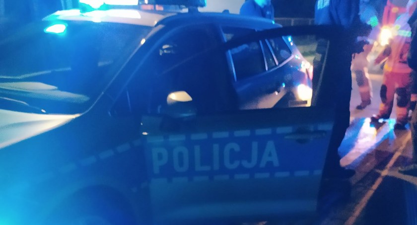 Pożar w Zalesiczkach w gminie Dobryszyce. Zawiadomienie dotyczyło stodoły. Paliły się gumy