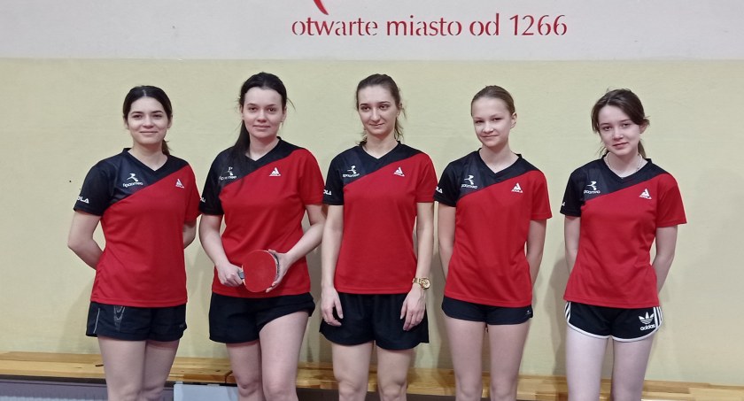 Tenis: Wygrana i dwie porażki kobiet. Panowie też polegli, na wyjeździe w Brzezinach