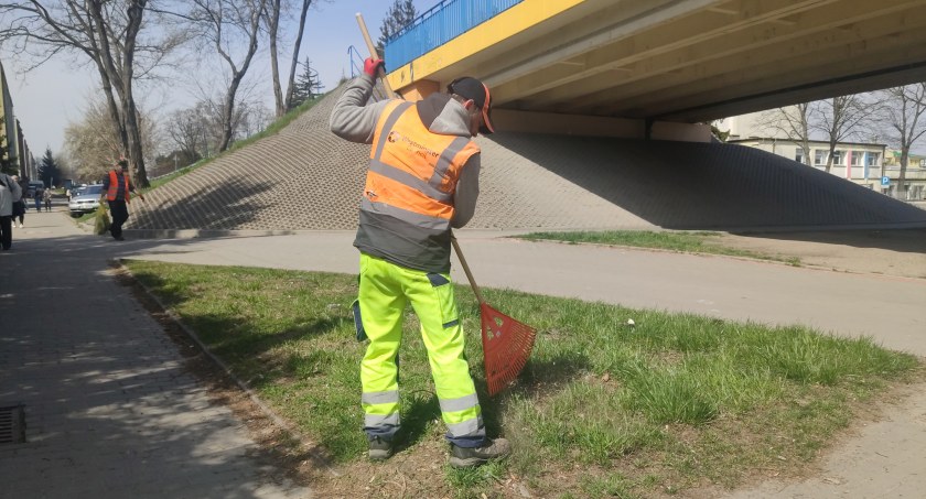 Czytelnik: Naprawdę trzeba sprzątać o 14? Korek zaczynał się chyba za Batorego i kończył przy Jagiellońskiej