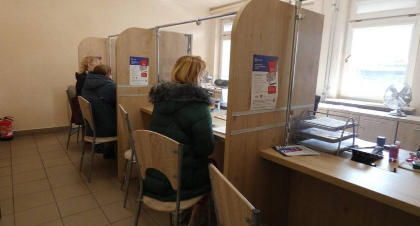 Były wątpliwości prawne, ale pieniądze już płyną na konta pomagających. Za każdy dzień to 40 zł