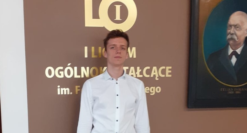 Aleksander Gloc, uczeń I Liceum Ogólnokształcącego, otrzymał stypendium naukowe marszałka