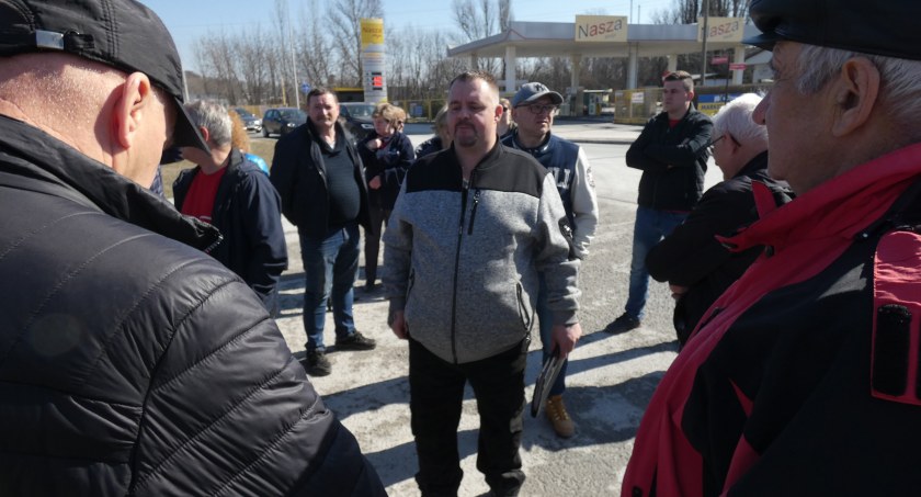 Konflikt na Młodzowskiej. Najpierw blokada, potem odszkodowania. Mieszkańcy dają firmie 60 dni