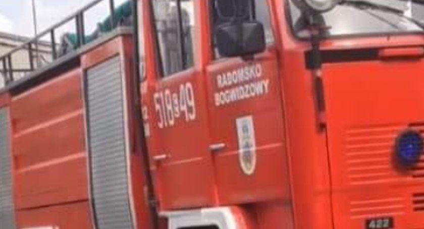 Pożar traw w dzielnicy Bogwidzowy. Do akcji ruszyli strażacy ochotnicy 