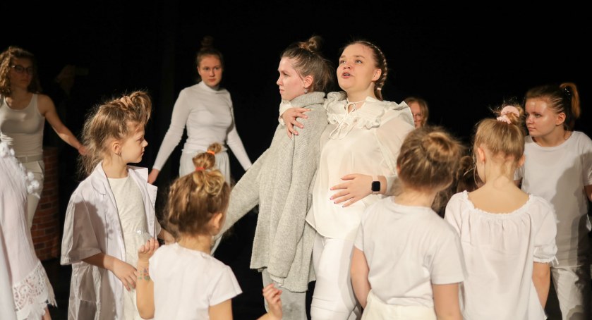 Rekwizytornia Teatr wyróżniony w Piotrkowskim Festiwalu Teatralnym za spektakl „Dziób w dziób