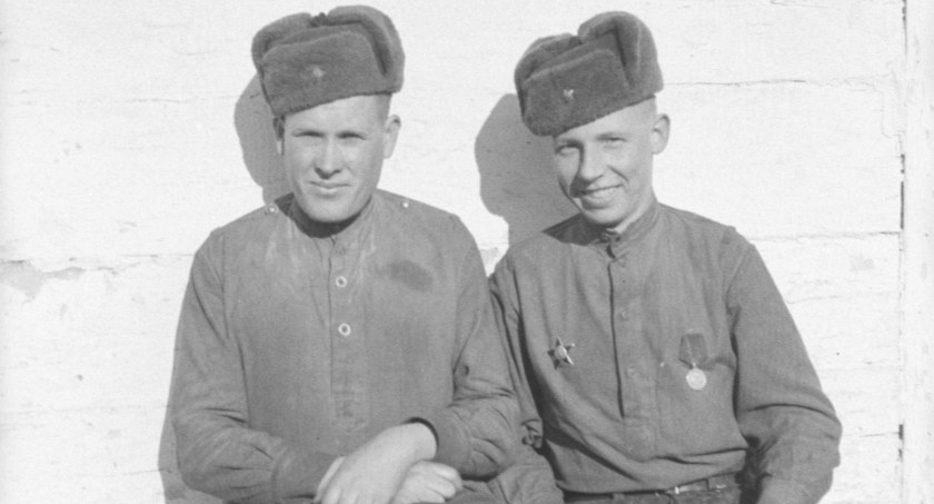 Pomnik żołnierza-szabrownika. Rosjanie w Ukrainie mordują, gwałcą i rabują. Co robili w Radomsku w 1945?