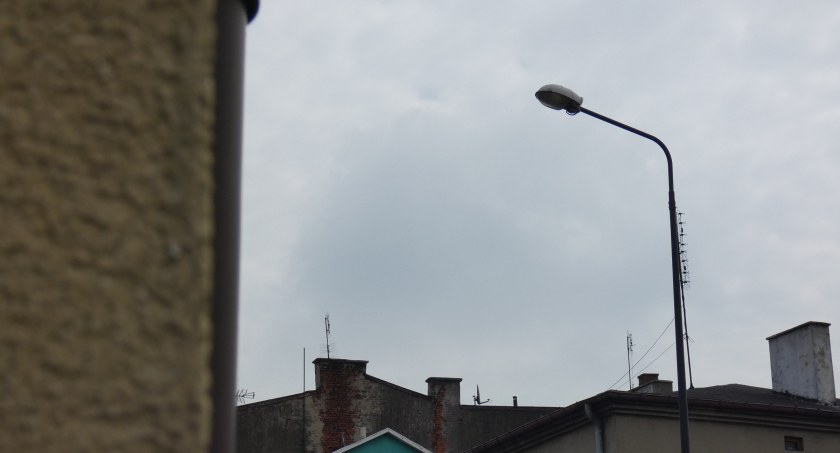 Pan Robert: Ile można wymieniać dwie żarówki? Czy musi dojść do wypadku, żeby ktoś się tym zajął?