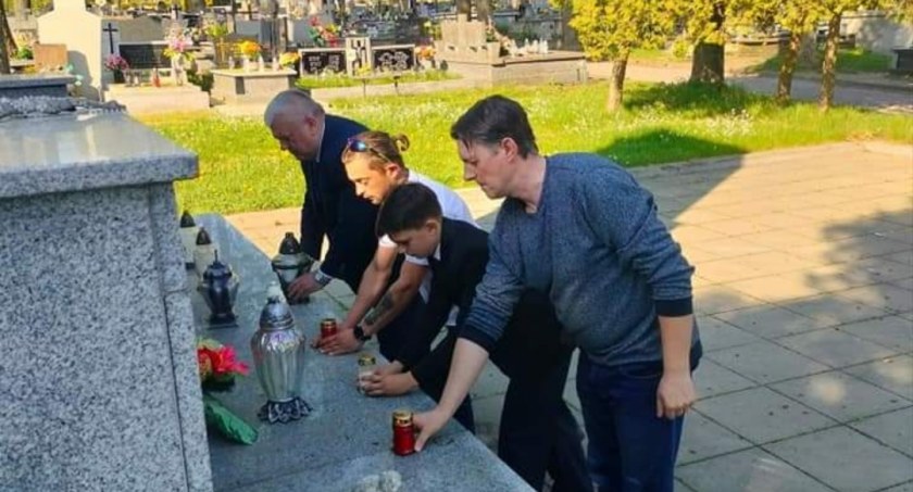 Arkadiusz Ciach i działacze Nowej Lewicy uczcili Dzień Zwycięstwa 