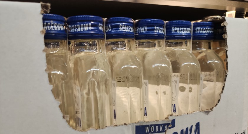 Sprzedawca w alkoholowym: Małpki zdrożały i to miało spowodować, że ludzie przestaną pić. Nie przestali 