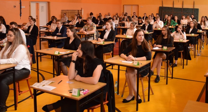 To co, zdajemy maturę z Zenka Martyniuka? Albo z zadania: ile to pi razy drzwi? [Dzienniczek pani Dany] 