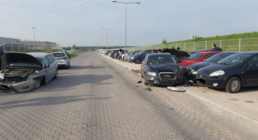 [Wideo] Kolizja na Geodetów. Moment zderzenia nagrała kamera zamontowana w jednym z wyprzedzanych aut  