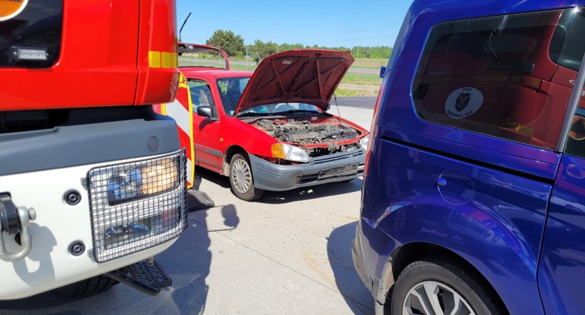 [ZDJĘCIA] Strażacy przez trzy dni wyjeżdżali do kilku kolizji na A1, w których zderzyły się w sumie 10 samochodów
