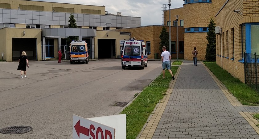 Żona skręciła nogę. Dwóch szpitalnych chirurgów odmówiło przyjęcia, na izbie kazano przyjść po 15