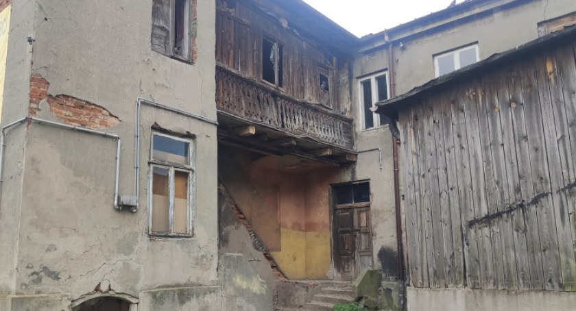Na liście zabytków nie będzie domu cadyka. Trwa postępowanie w sprawie Jatek i Kinemy