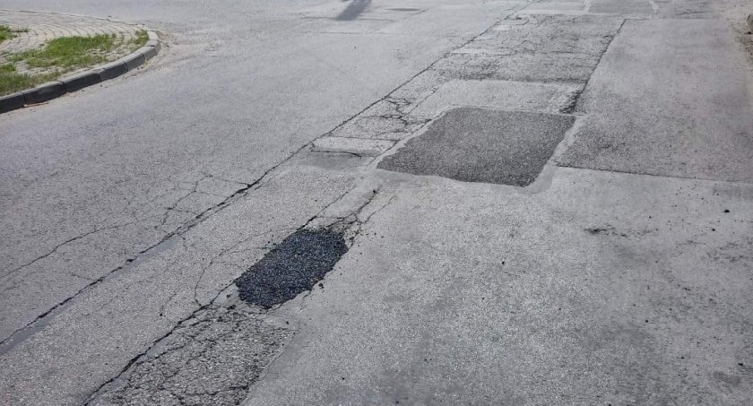 Sprawa dziury w asfalcie na ulicy Architektów znalazła swój epilog. Nauczka? Zobaczcie inne ulice