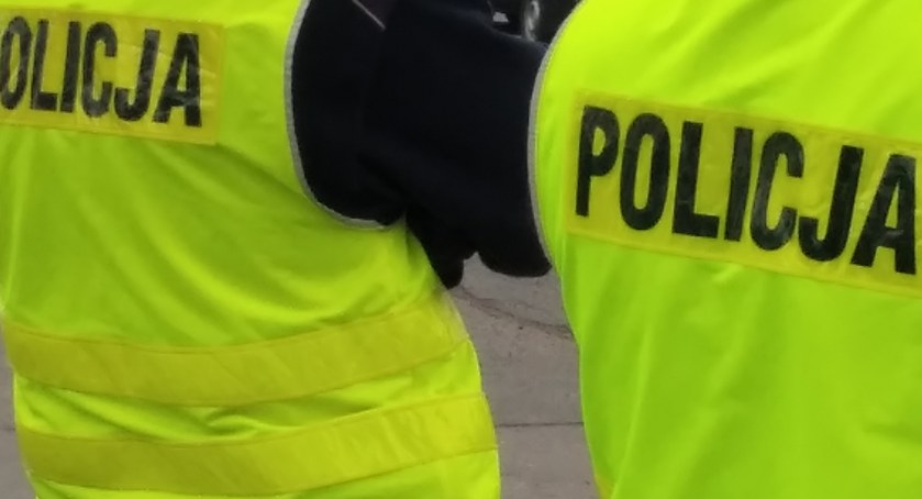 Po uderzeniu samochodu w bariery, zablokowana została autostrada A1 między Kamieńskiem a Piotrkowem Trybunalskim 