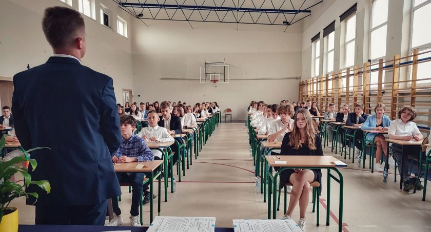 We wtorek ósmoklasiści przystępują do egzaminu z języka polskiego. Kolejne egzaminy jutro i w czwartek