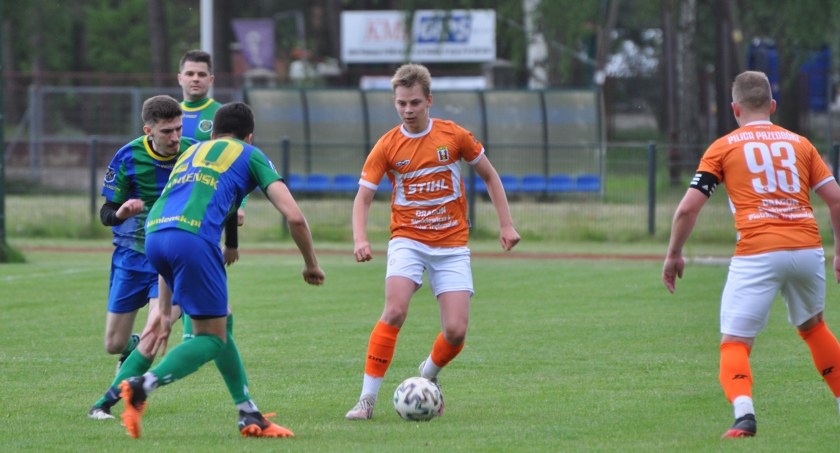 Piąte derby powiatu dla Pilicy Przedbórz, która wysoko wygrała ze Świtem na boisku w Kamieńsku