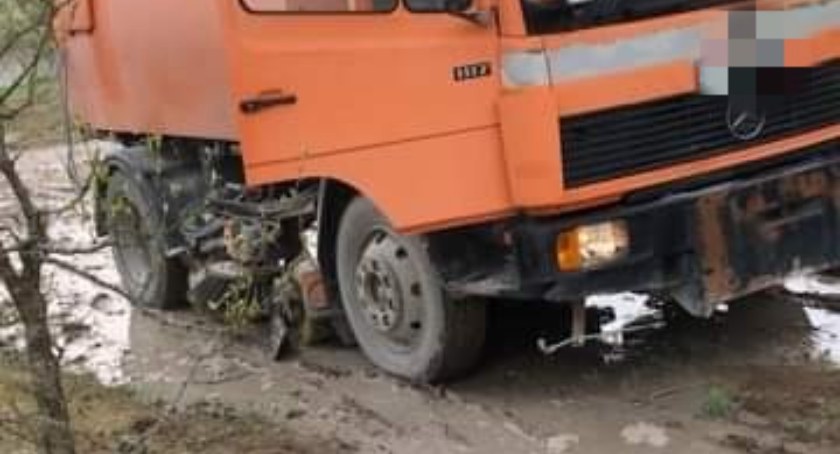 Gdzie trafia pył zebrany z Młodzowskiej, Dolnej i Kraszewskiego? Policja ustala co to za odpady i czy można je traktować jako nawóz 