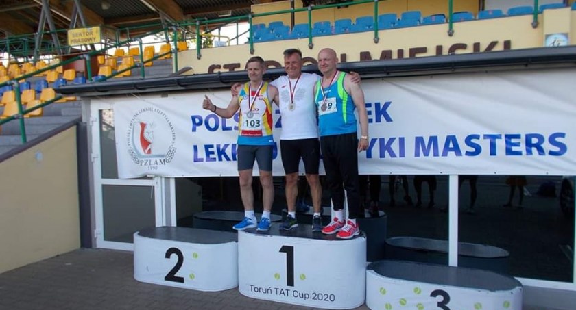 Piotr Płoskoński został Mistrzem Polski. Jednego dnia startował w Toruniu i w Płocku. Zdobył trzy medale
