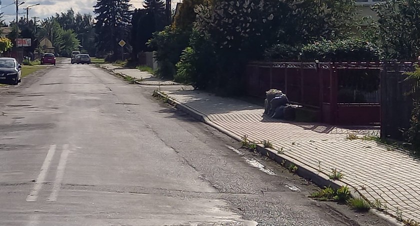Radni Jacek Gębicz i Rafał Dębski cieszą się, że za kilkanaście miesięcy miasto wyremontuje ul. Witosa