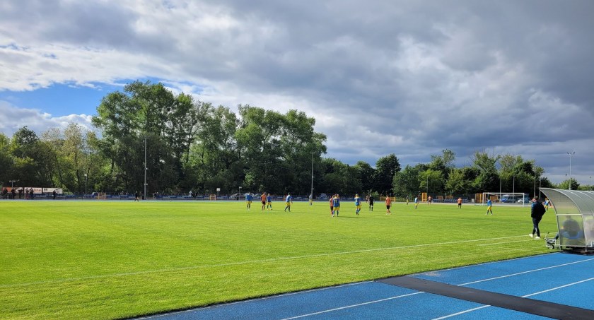 RKS Radomsko wygrał kolejny mecz, ale to Warta Sieradz jest o krok od awansu
