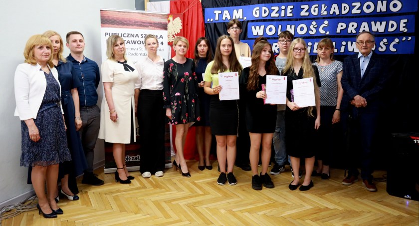 Powiatowy Konkurs Katyński w PSP nr 4. Laureaci nagrodzeni