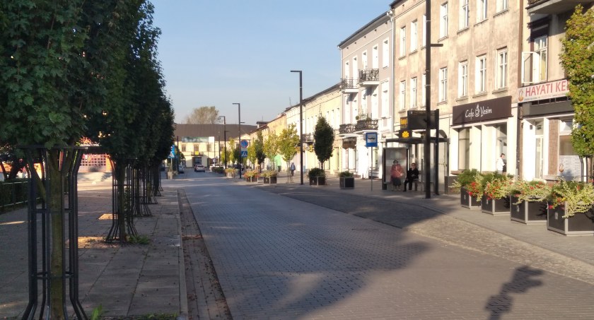 [WIDEO] Ex-Radomszczanin Łukasz Lewczuk: Piątkowy spacer po Radomsku. Na ulicach pusto