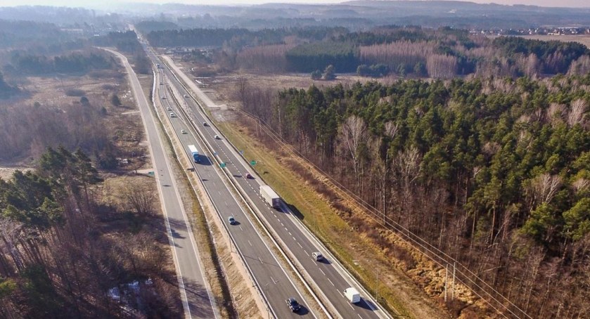 Pijany poniedziałek na drogach, Kierowca skutera miał 2,3, kierowca nissana 2,5 promila w wydychanym