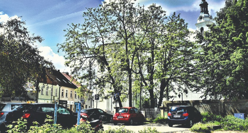 Pożar domu wykrył zbrodnię. Zwęglone ciało odkryte na strychu. Zabójcy użyli siekiery