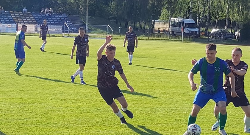 Świt Kamieńsk wreszcie zwycięski, ale to i tak niczego nie zmienia. Na razie grozi mu spadek. Choć jest jeszcze szansa