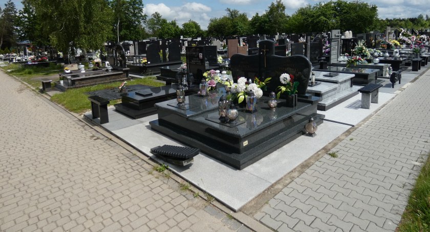 [List do redakcji] Roman Walas, zarządca radomszczańskich cmentarzy: W sprawie artykułu „Cmentarna samowolka”