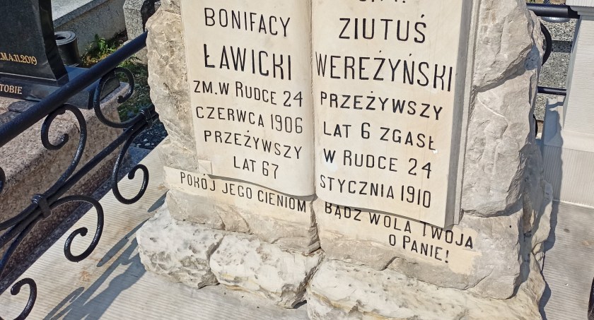 Groby powstańców styczniowych odzyskują  blask. Renowację zabytków finansuje IPN