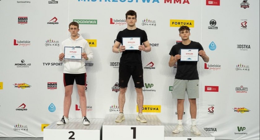 Jakub Kusiński i Kacper Zachmost na podium czwartej edycji Mistrzostw MMA
