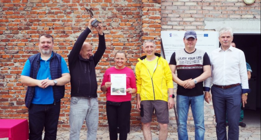 Spartakiada samorządowców. Wyścigi kajakowe na Pilicy w Maluszynie