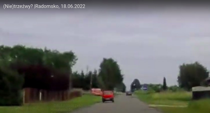 [WIDEO] Radomszczańscy mistrzowie kierownicy: Reagujmy na dziwne zachowanie kierowców. Może pijany a może chory