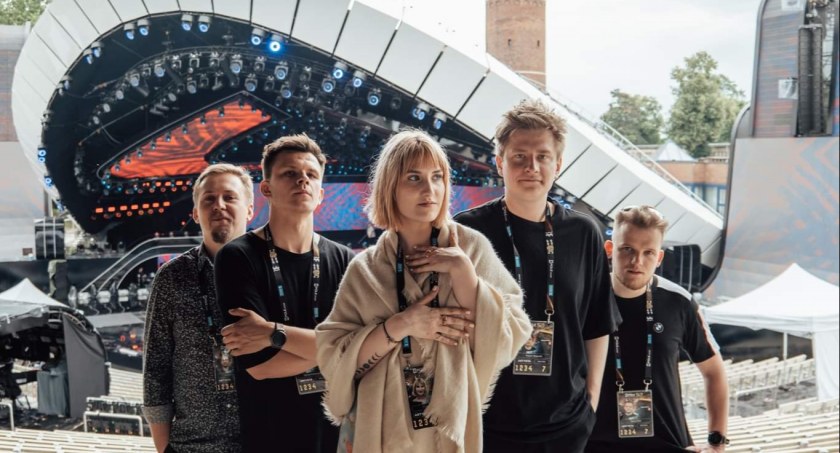 Radomszczanin w Opolu: Marcin Staś wystąpił na deskach opolskiego amfiteatru z zespołem Wolska. Festiwal w Opolu