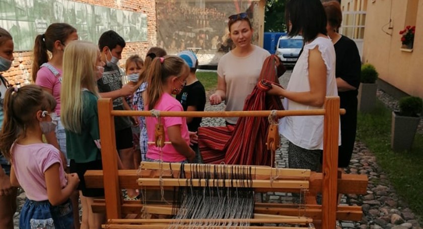 Wycieczki i warsztaty:Muzeum Regionalne zaprasza na wakacje w Zagrodzie Tatarskiej 