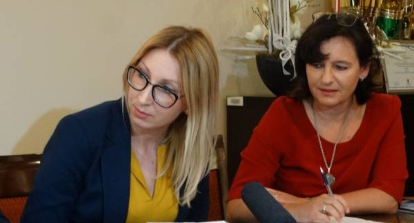 Samorząd na swoim. Mąż dyrektorki PCPR dostał pracę w MOPS. „Ale o co chodzi? Może pracować gdzie chce