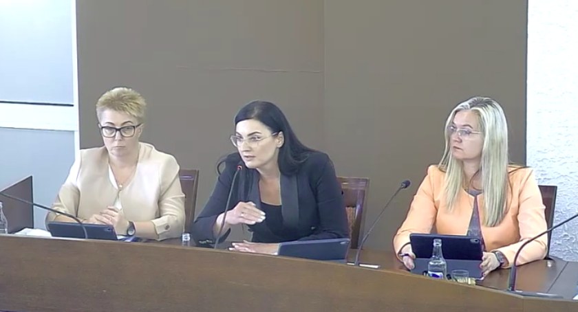 Sesja absolutoryjna: radni debatują na Raportem o stanie powiatu. Pediatria to punkt zapalny obrad