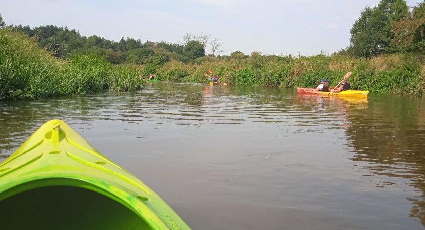 Są chętni na spływ kajakowy? Klub piłkarski Nowy LUKS Gomunice zaprasza nad Pilicę