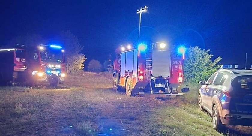 Koło mostu w Chałupach znaleziono w rzece ciało kajakarza. Na brzeg wydobyli je strażacy
