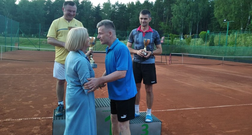 Roman Janiec zwycięzcą tenisowego turnieju singlowego o puchar Wójt Gminy Dobryszyce