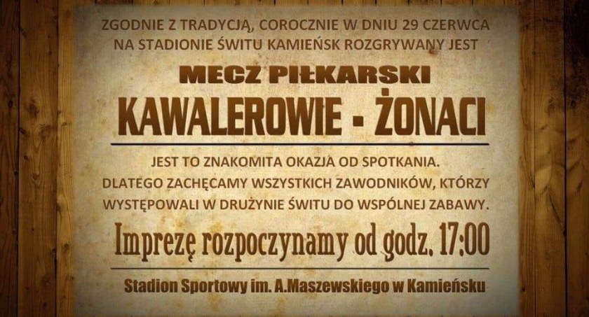 W Kamieńsku żonaci górą. W rozgrywanym co roku meczu piłkarskim zwyciężyli ci zaobrączkowani