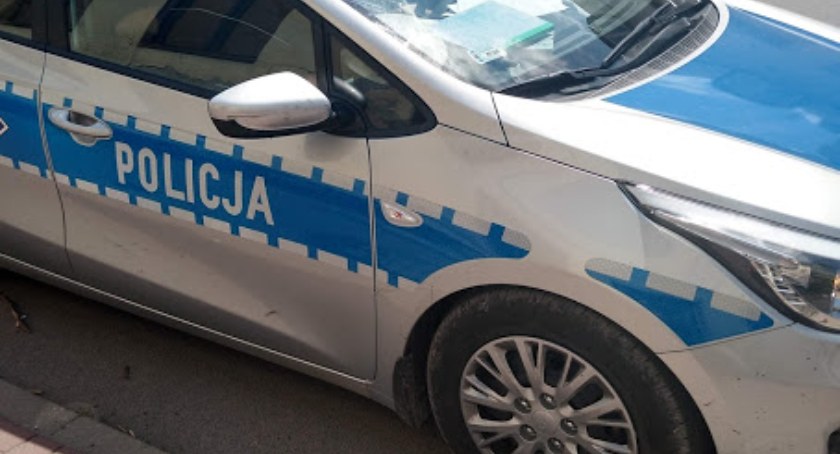 35-latek wjechał busem w ogrodzenie. Nie chciał dmuchać w alkomat, pobrano od niego krew