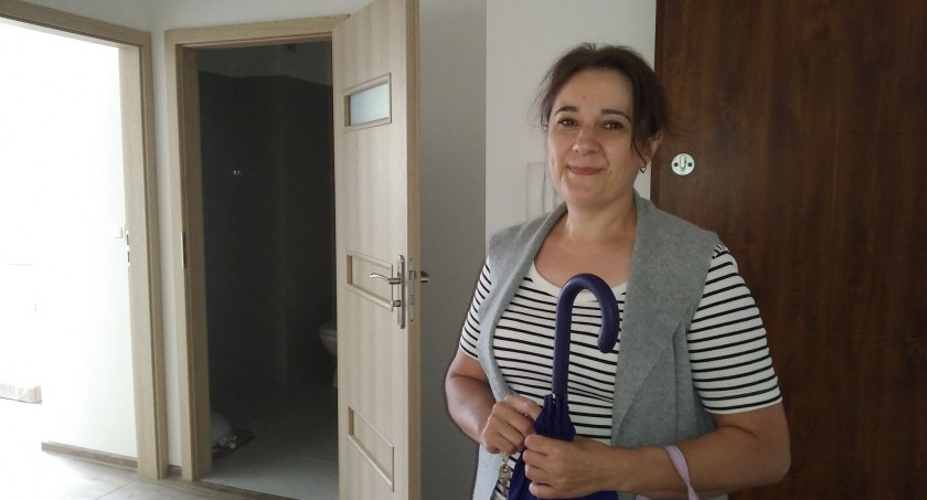 Mieszkańcy dostali klucze do nowych mieszkań na Sadowej. Uroczyste podpisanie umów i otwarcie drzwi