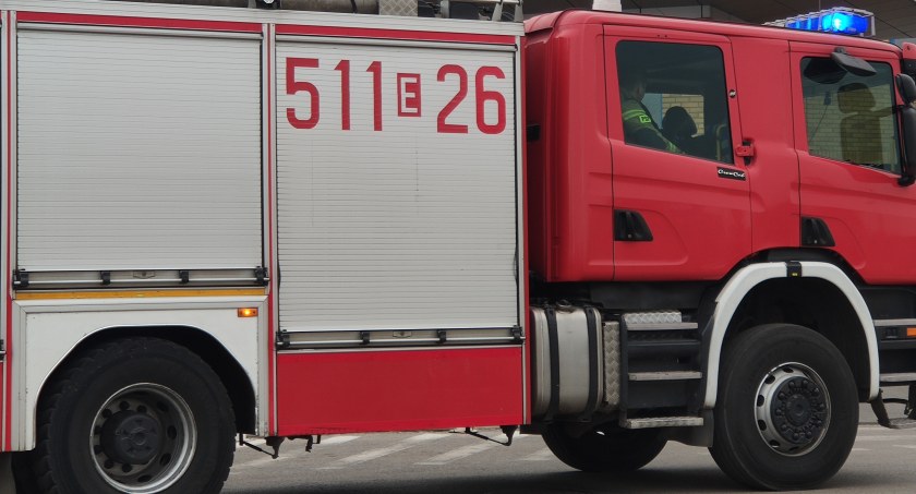 Zderzenie dwóch aut na DK42 w okolicy Woli Jedlińskiej. Dwóch kobietom pomocy udzieliło pogotowie 