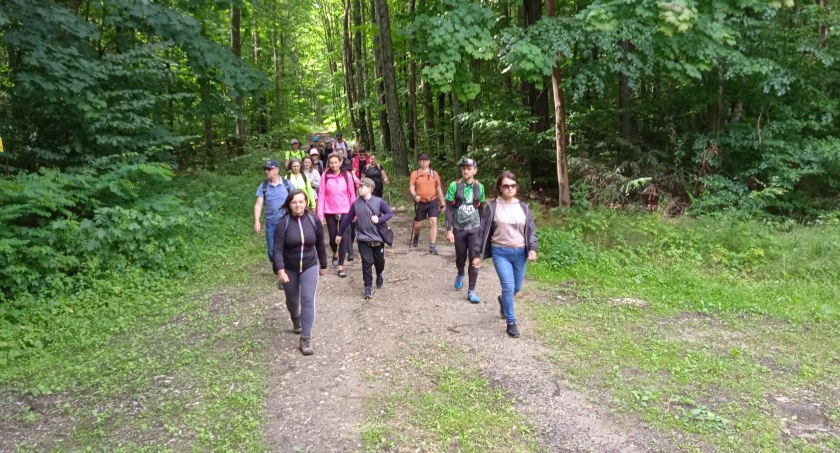 Trekking z MOSiR-em. W drogę w okolice Bąkowej Góry ruszyło 25 osób