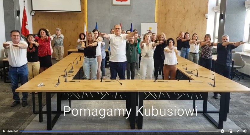 [WIDEO] #sercekubusiachallenge - trwa zbiórka pieniędzy na operację serca chłopca z Nowej Brzeźnicy. Prezydent wykonał przysiady
