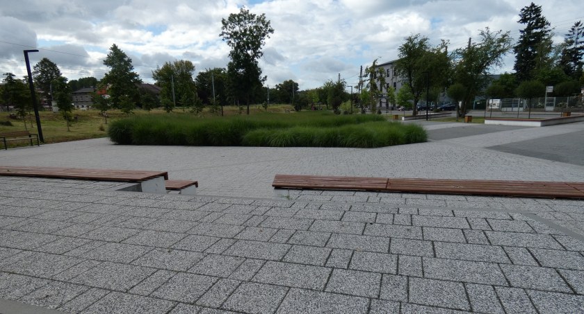 Betonoza? Urząd: Miasto nie zastępuje betonem zieleni, a jedynie organizuje ją na nowo