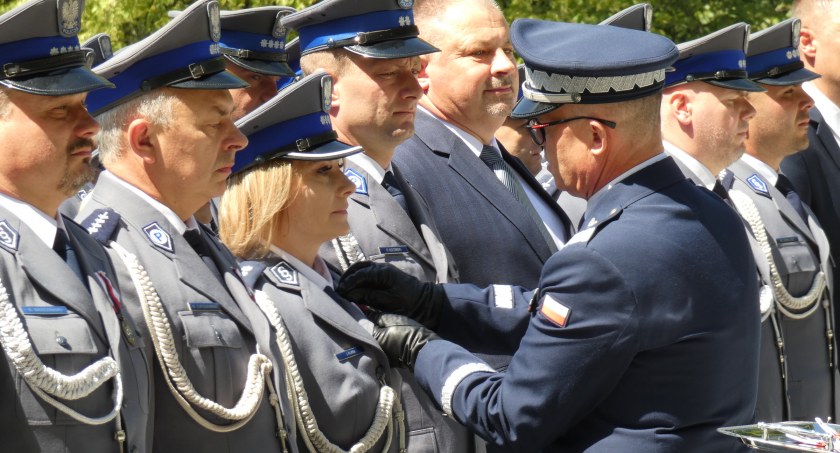 [ZDJĘCIA] Czołem policjanci! Czołem panie komendacie! Międzypowiatowe obchody Święta Policji w Radomsku